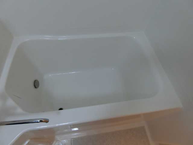 浴室リフォーム　アパートユニットバス　浴槽塗装施工後